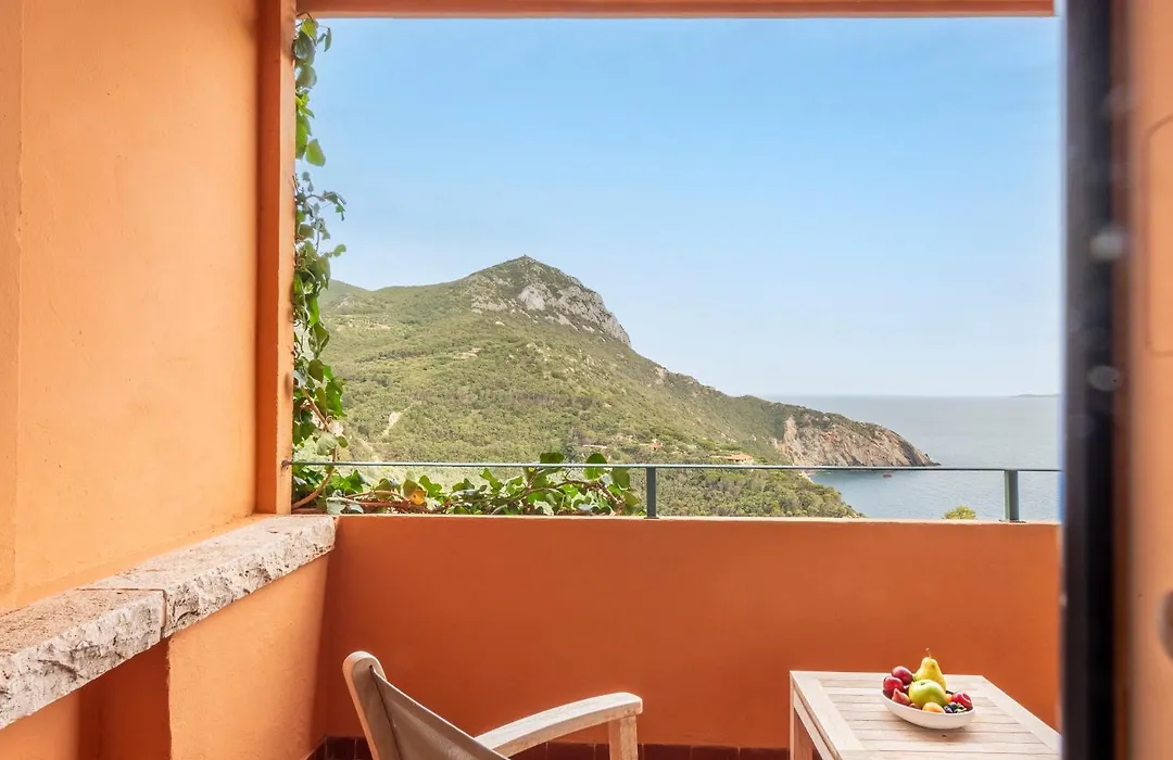 Boutique Hotel Torre Di Cala Piccola-1
